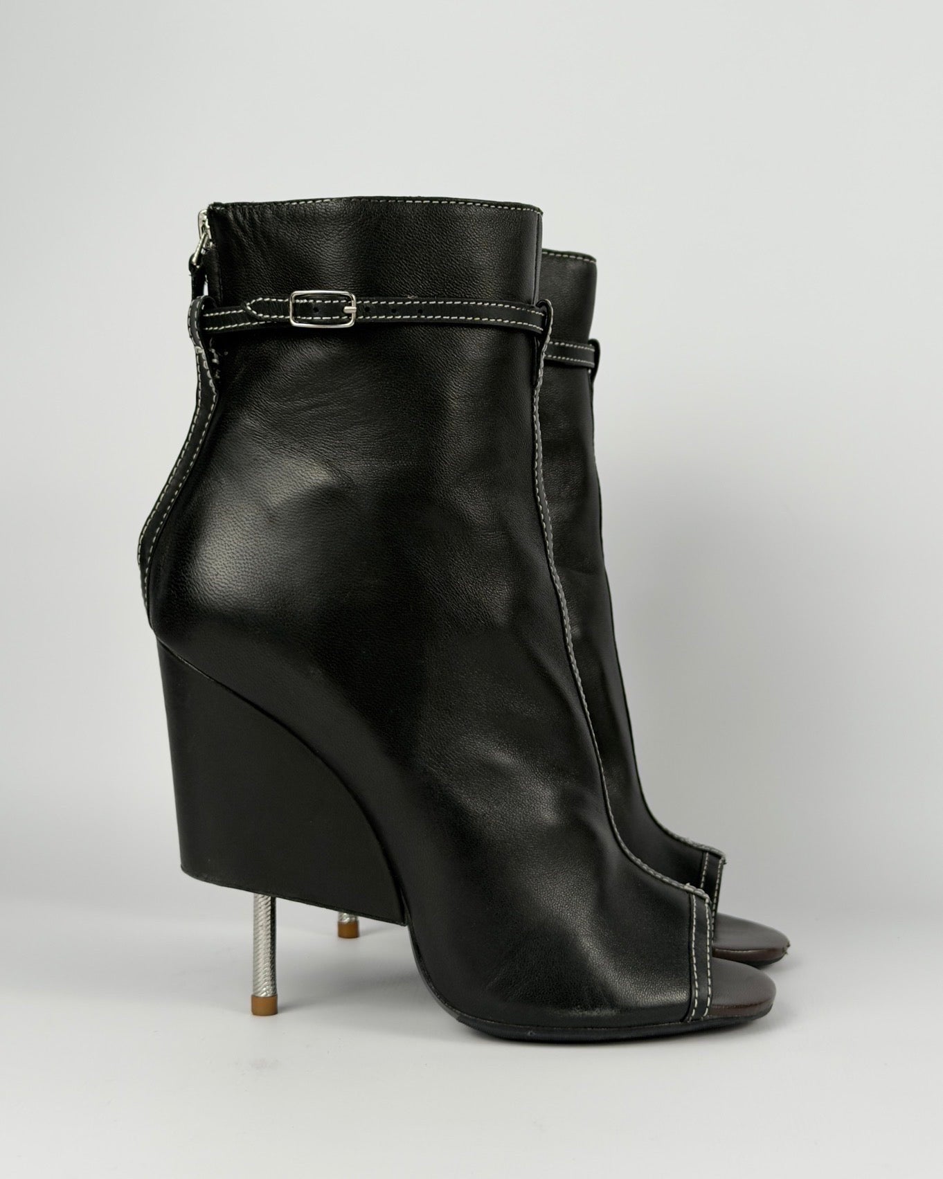 Givenchy S/S 2015 Narlia Runway Leather Ankle Boots — 39