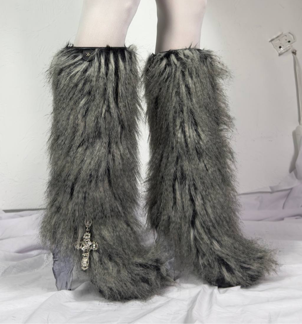 Chanel Fall 2010 Runway Faux Fur Fantasy Yeti Boots Icicle Heels 38С