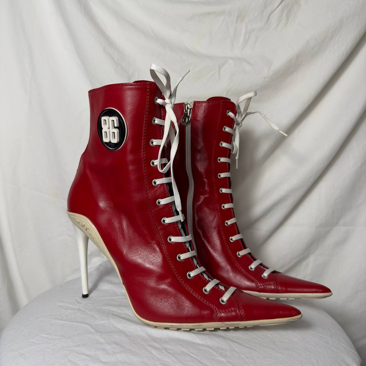 Le Silla Vintage Sporty Lace Up Heels