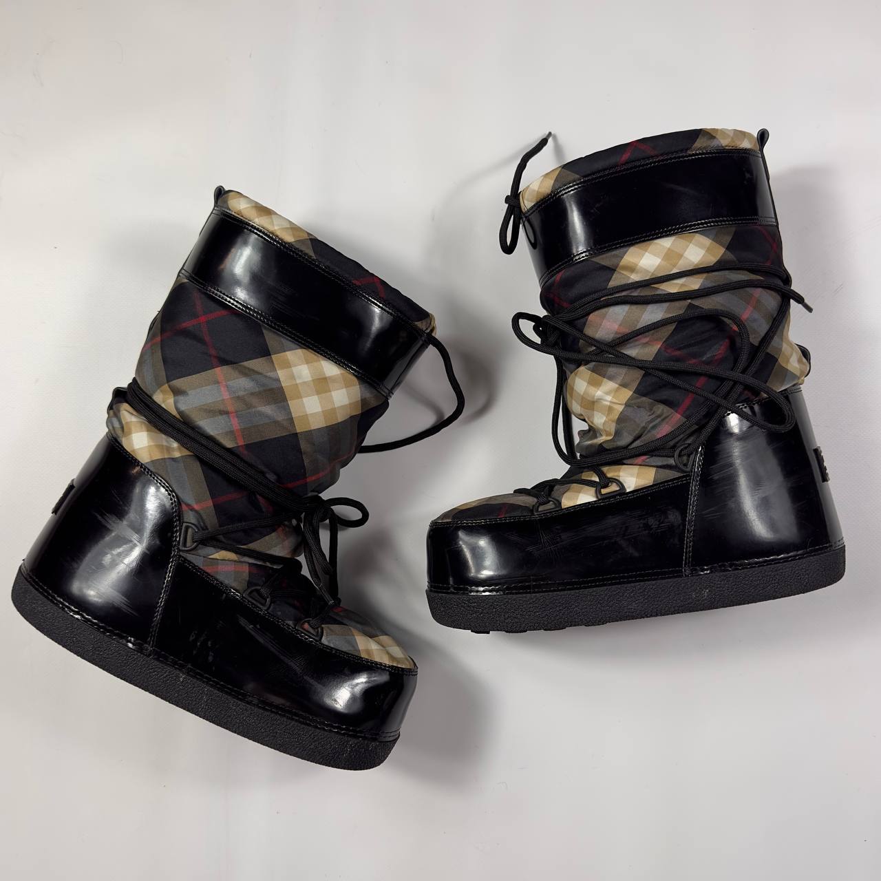 Burberry Vintage Plaid Snow Moon Boots â darina`s garms