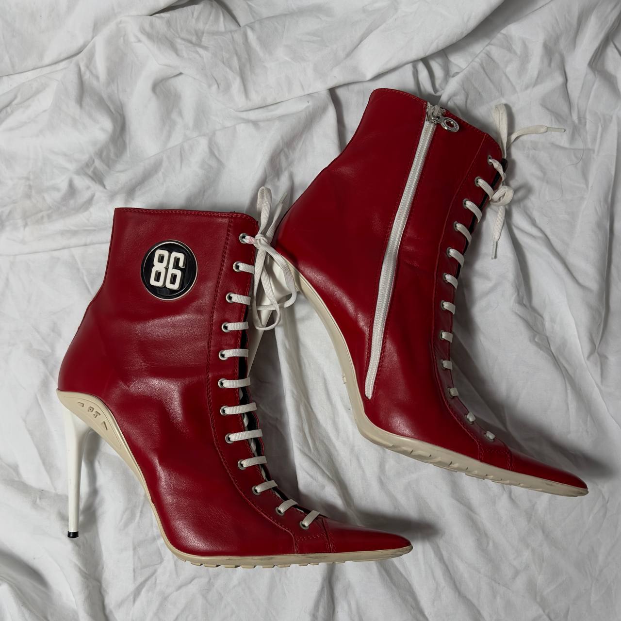 Le Silla Vintage Sporty Lace Up Heels