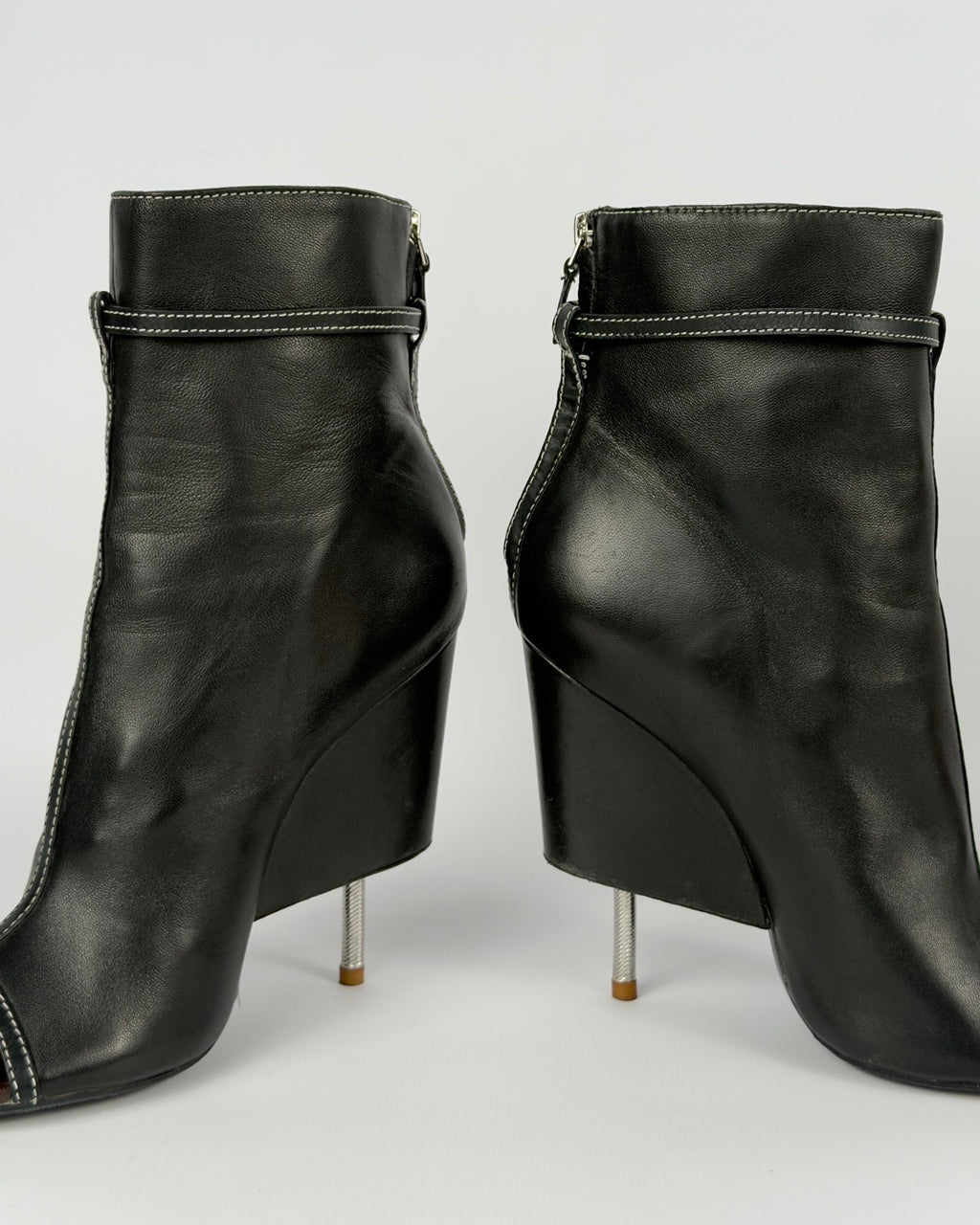 Givenchy S/S 2015 Narlia Runway Leather Ankle Boots — 39