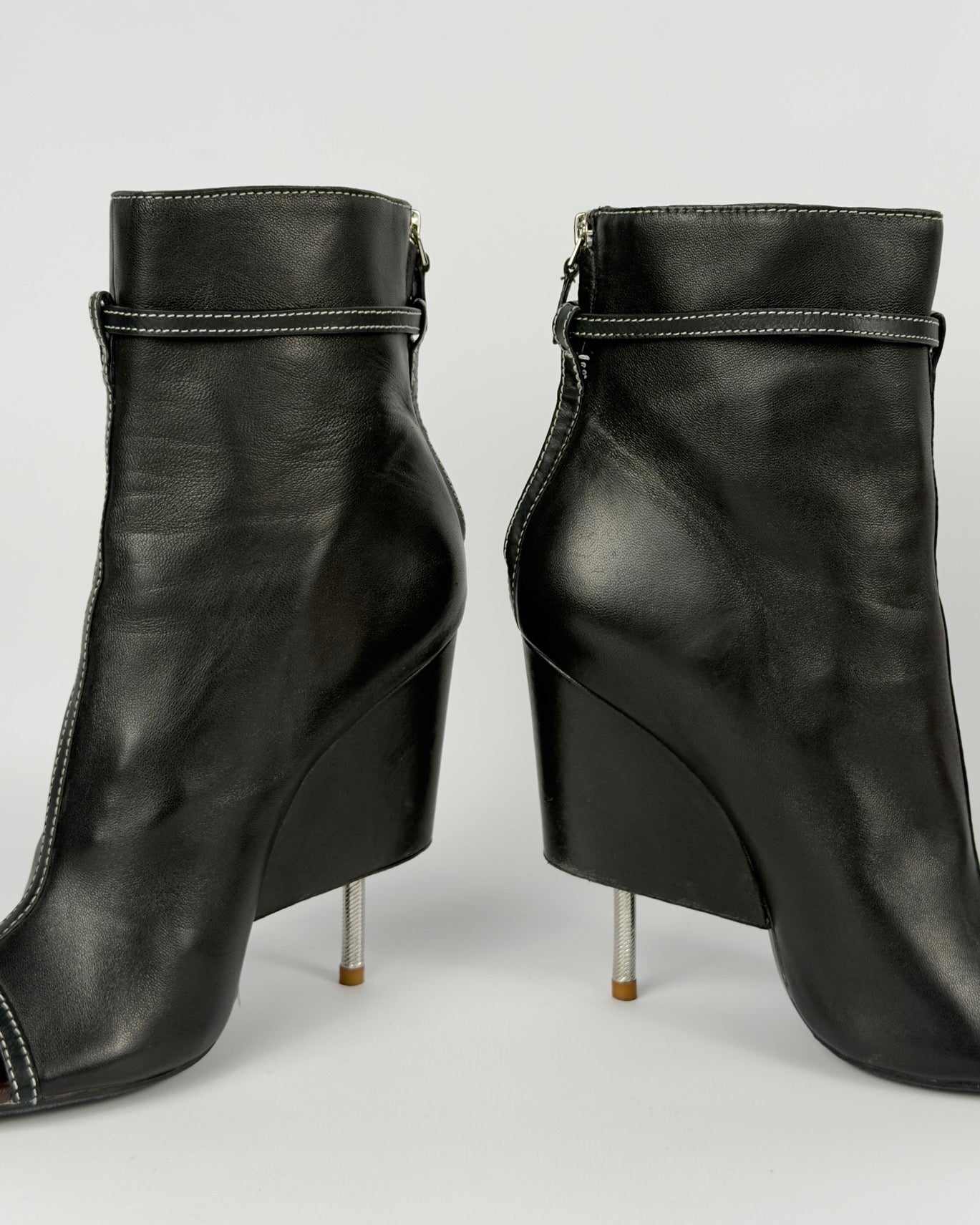 Givenchy S/S 2015 Narlia Runway Leather Ankle Boots — 39