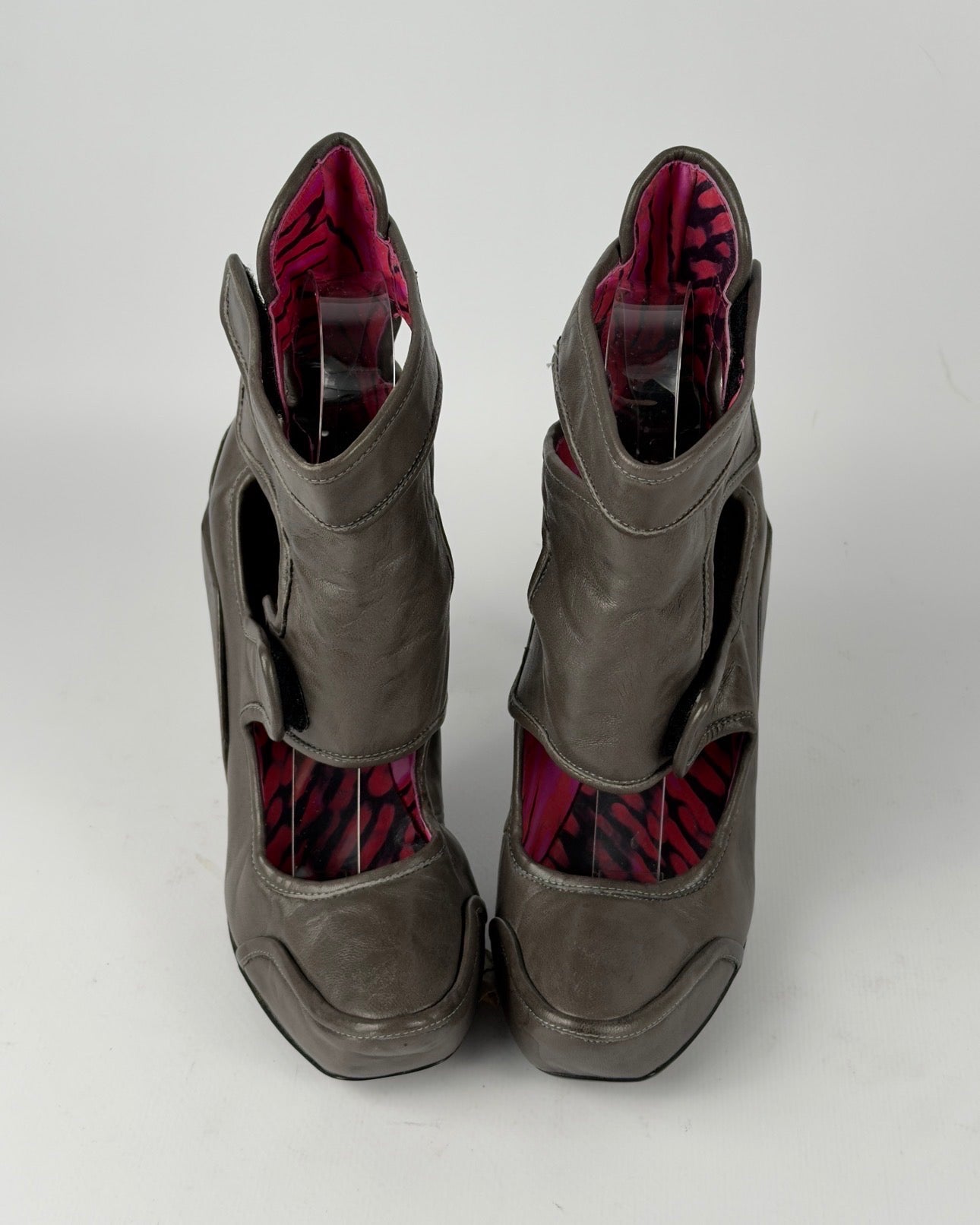 Celine FW 2008 Runway Low Boot Leather Heels — 36