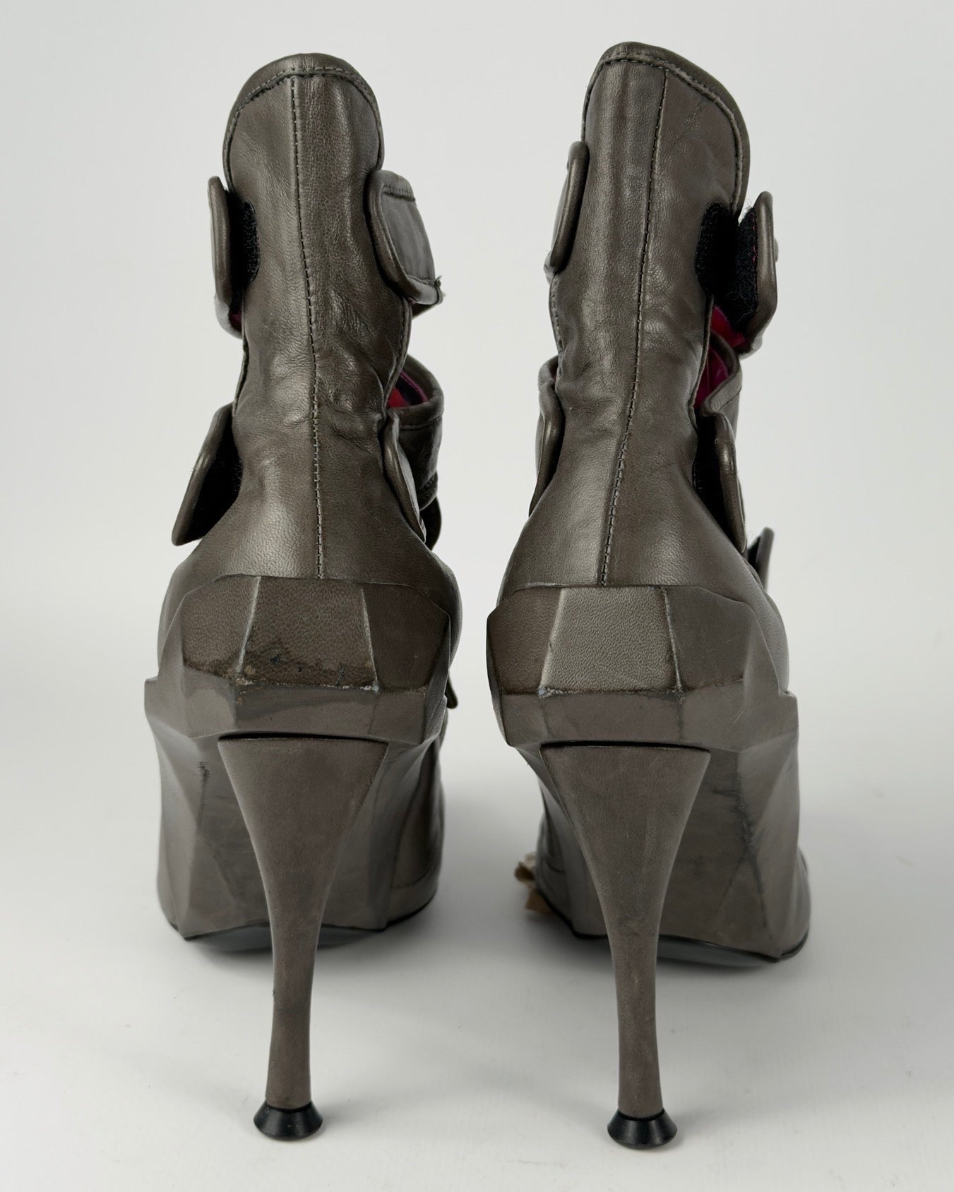 Celine FW 2008 Runway Low Boot Leather Heels — 36