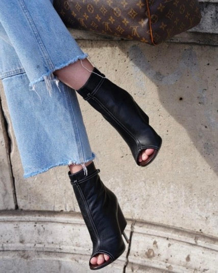 Givenchy S/S 2015 Narlia Runway Leather Ankle Boots — 39