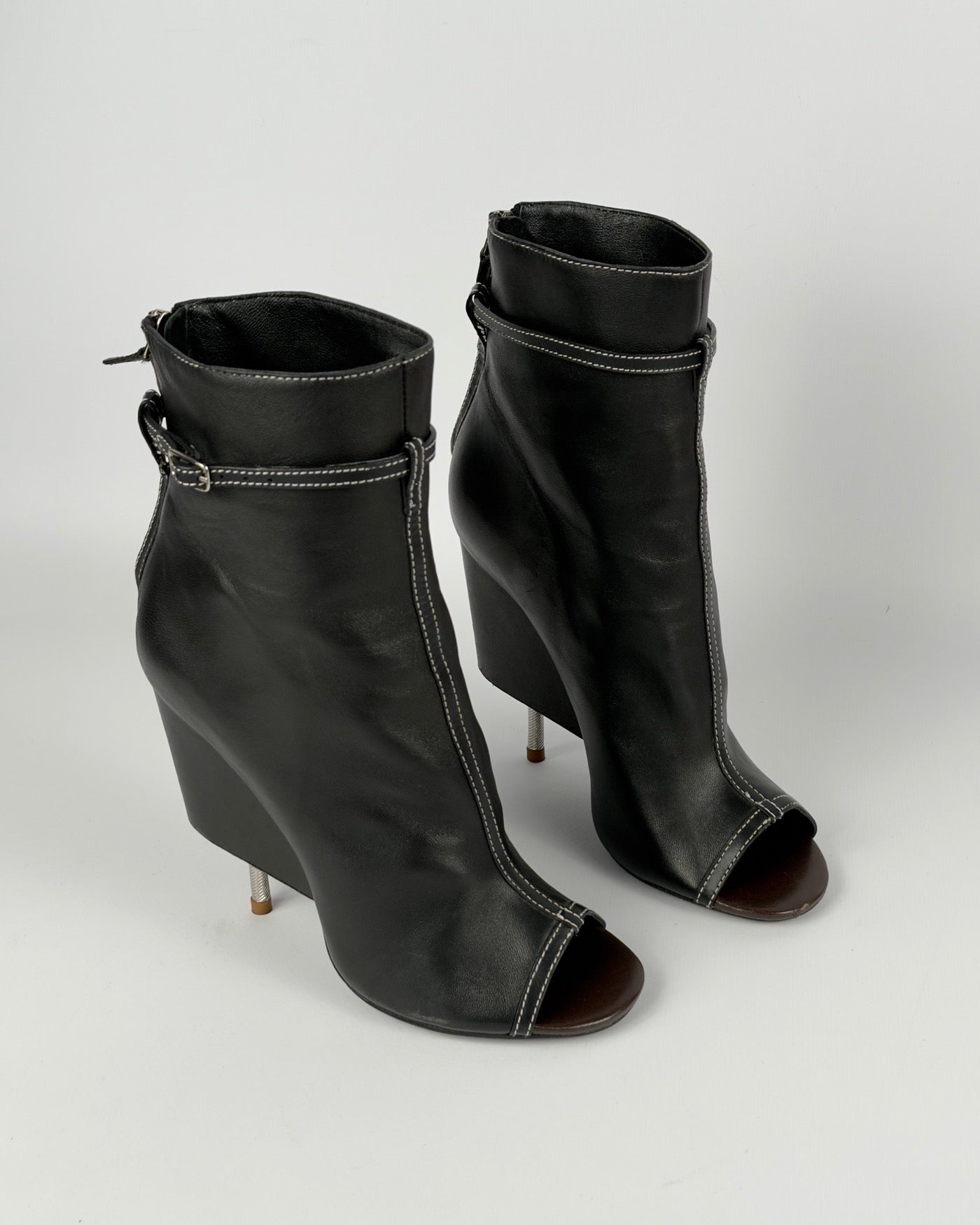 Givenchy S/S 2015 Narlia Runway Leather Ankle Boots — 39