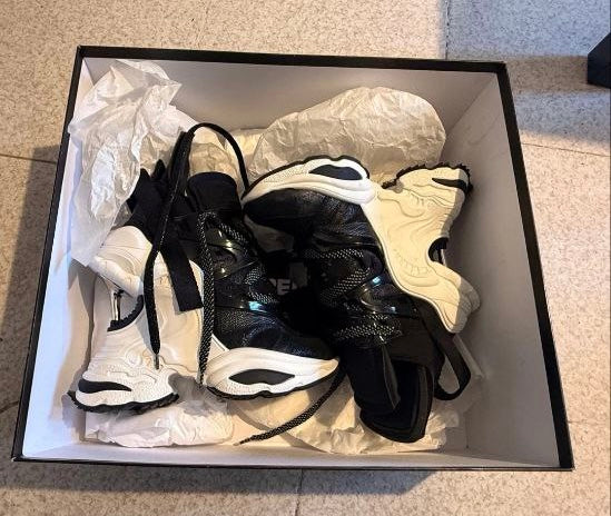 Dsquared2 S/S 2019 The Giant Sneaker Heels — 37