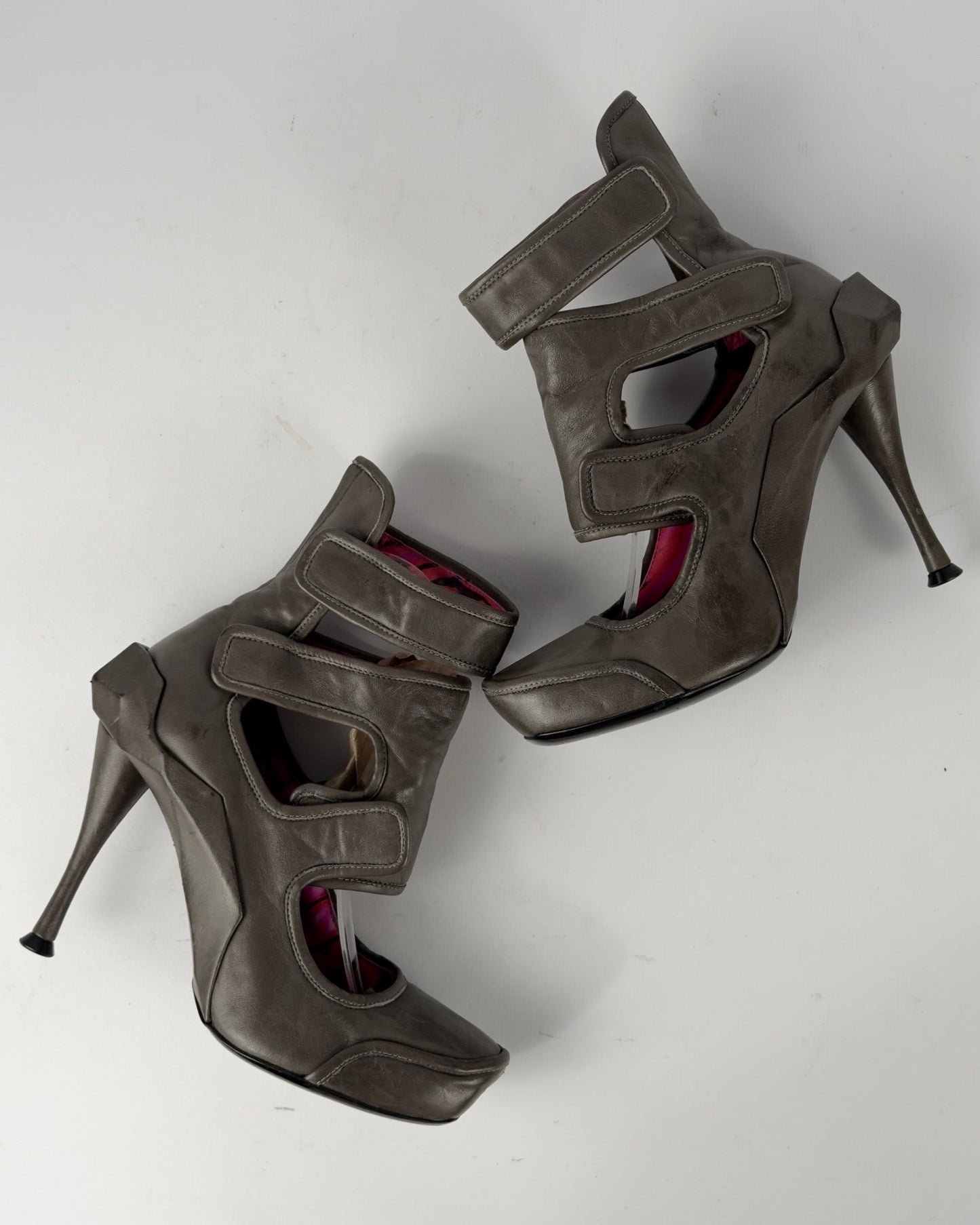 Celine FW 2008 Runway Low Boot Leather Heels — 36