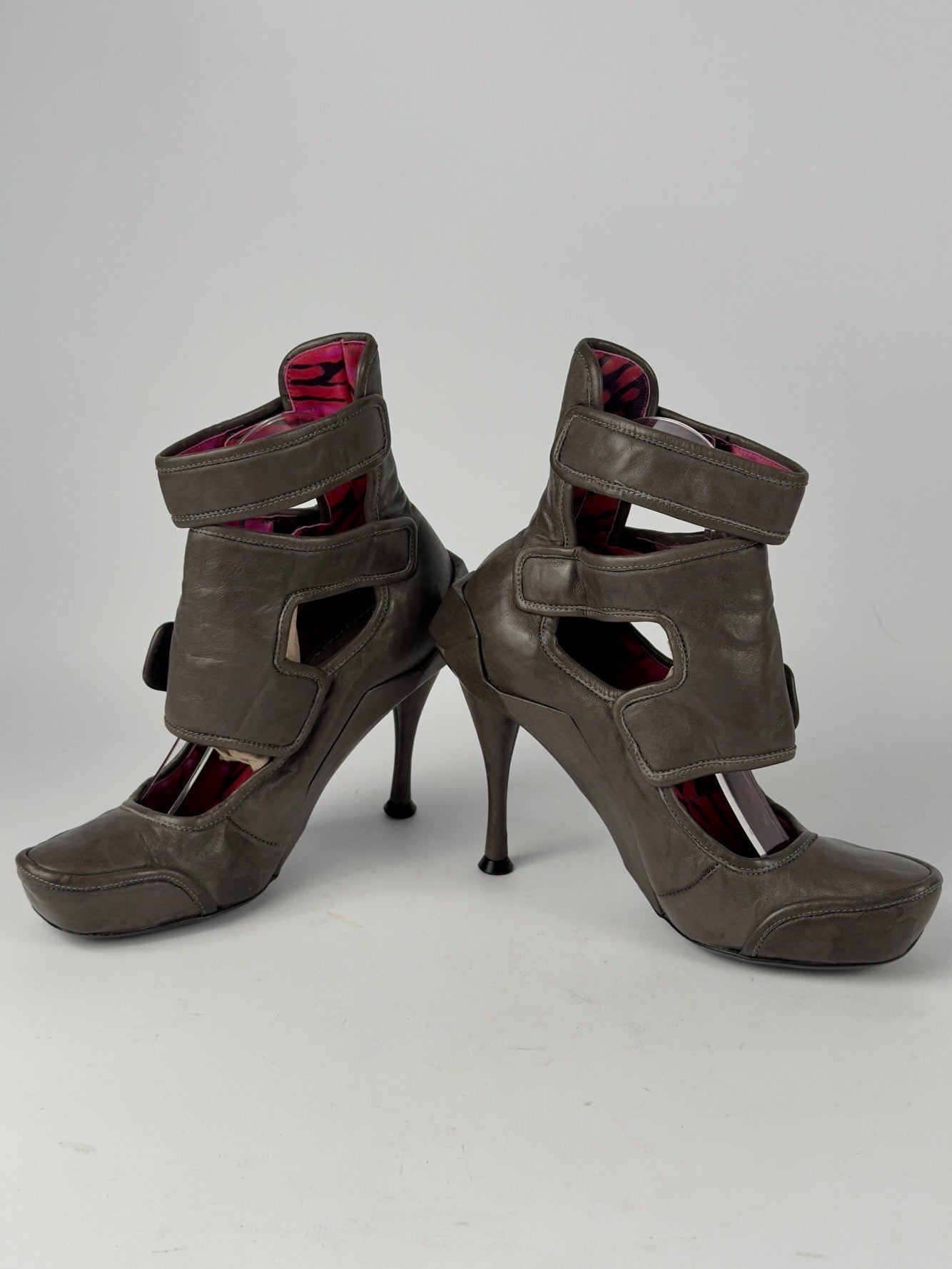 Celine FW 2008 Runway Low Boot Leather Heels — 36