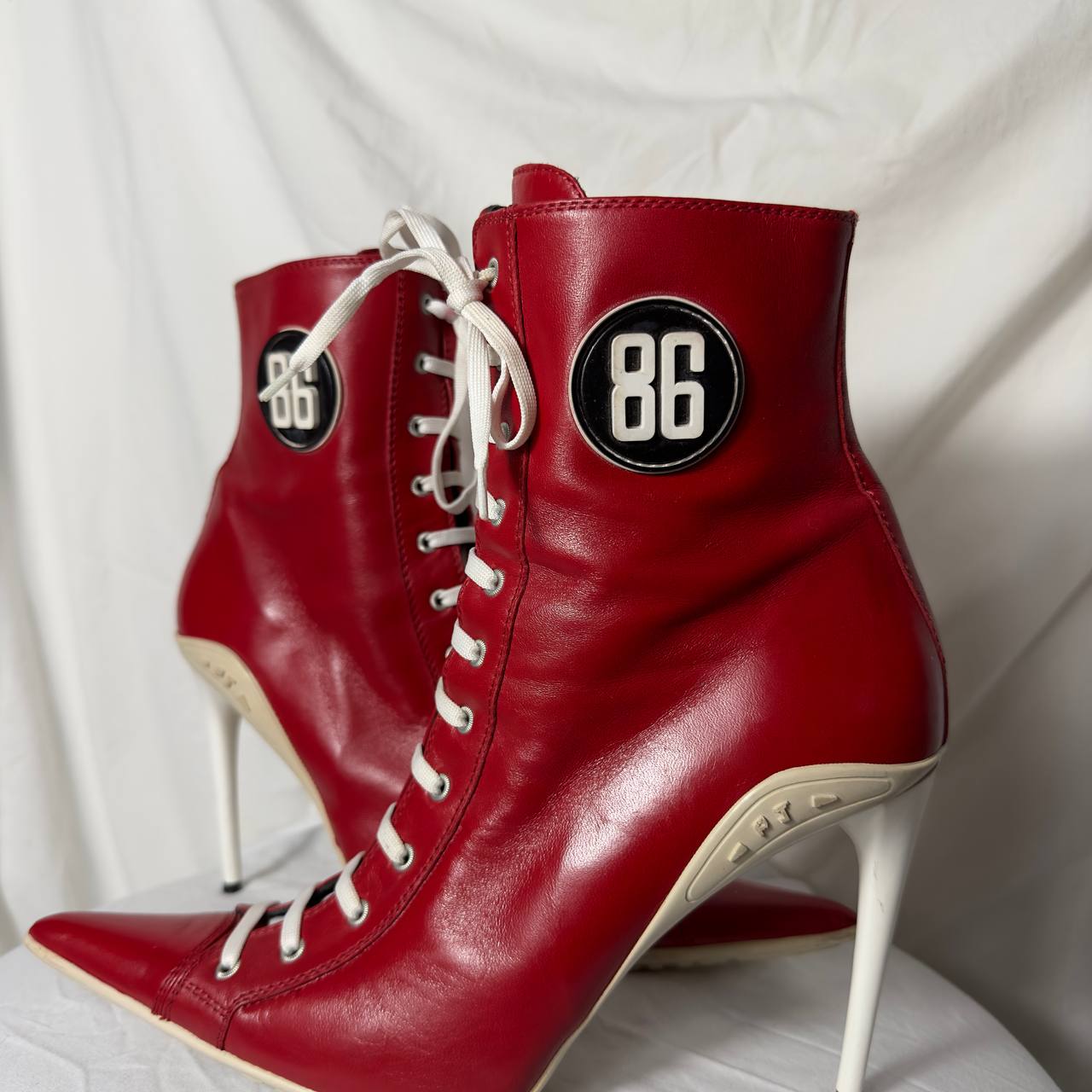 Le Silla Vintage Sporty Lace Up Heels