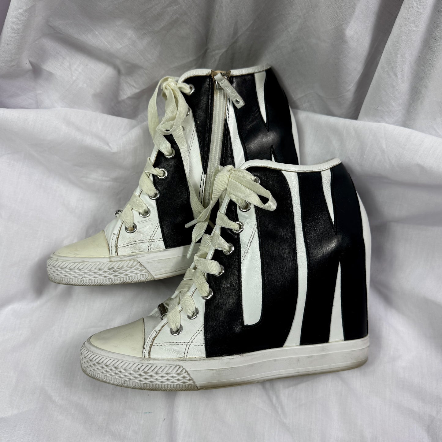 DKNY Vintage Wedge Sneakers 39.5/40