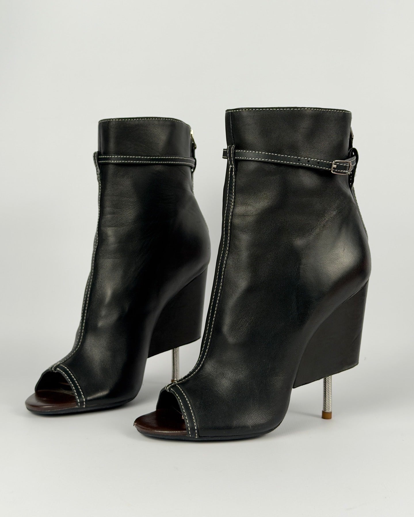 Givenchy S/S 2015 Narlia Runway Leather Ankle Boots — 39