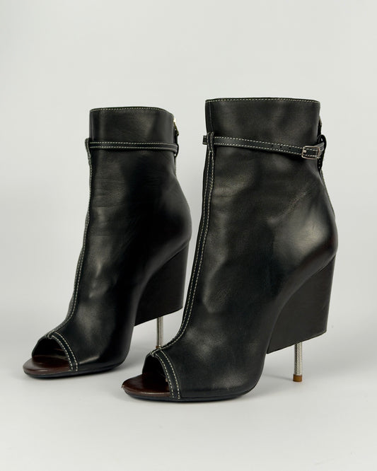 Givenchy S/S 2015 Narlia Runway Leather Ankle Boots — 39