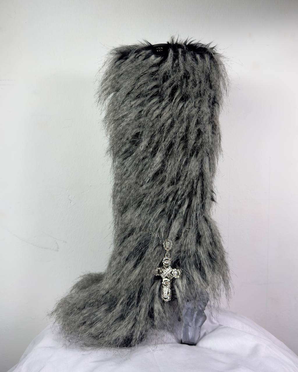 Chanel Fall 2010 Runway Faux Fur Fantasy Yeti Boots Icicle Heels 38С
