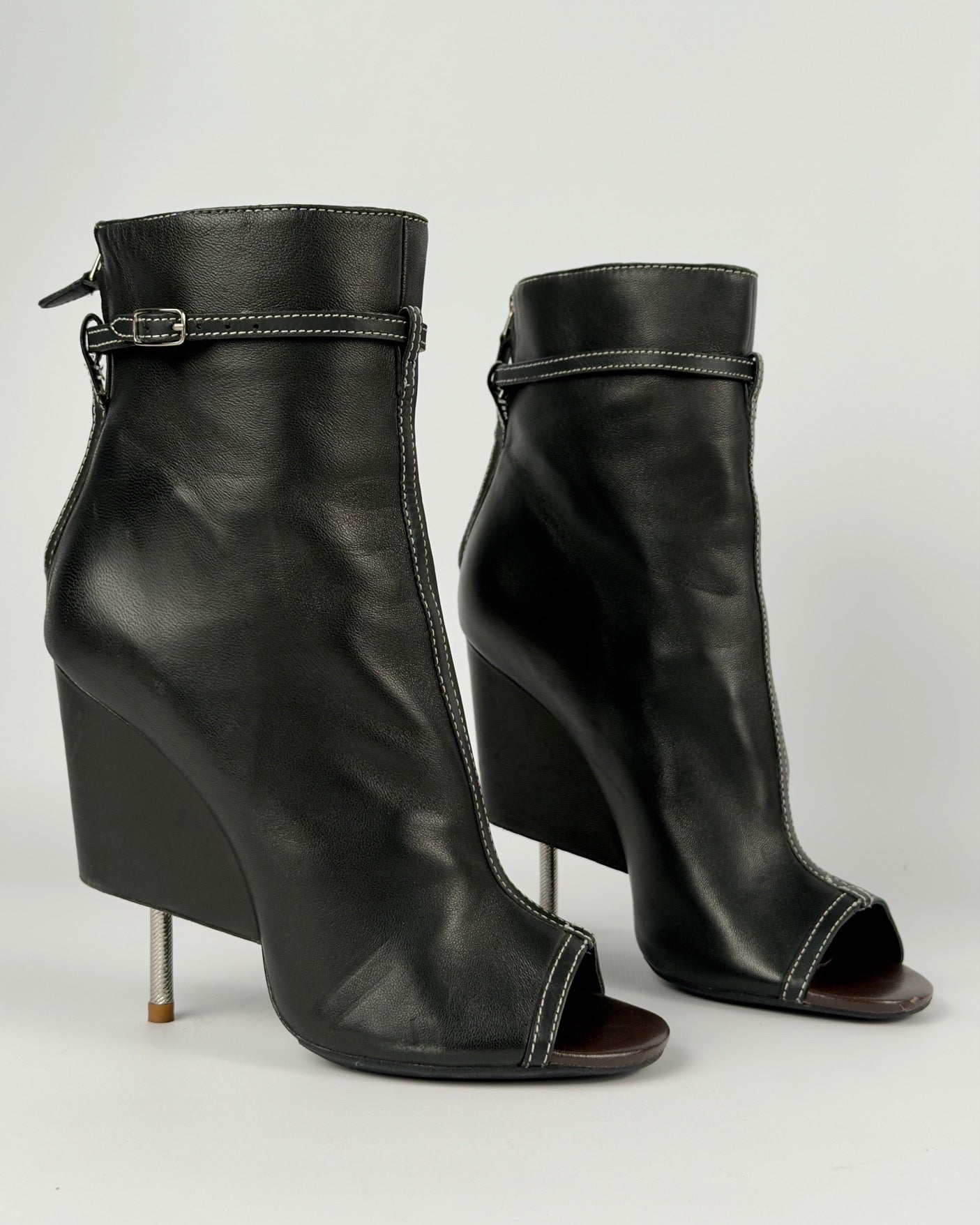 Givenchy S/S 2015 Narlia Runway Leather Ankle Boots — 39