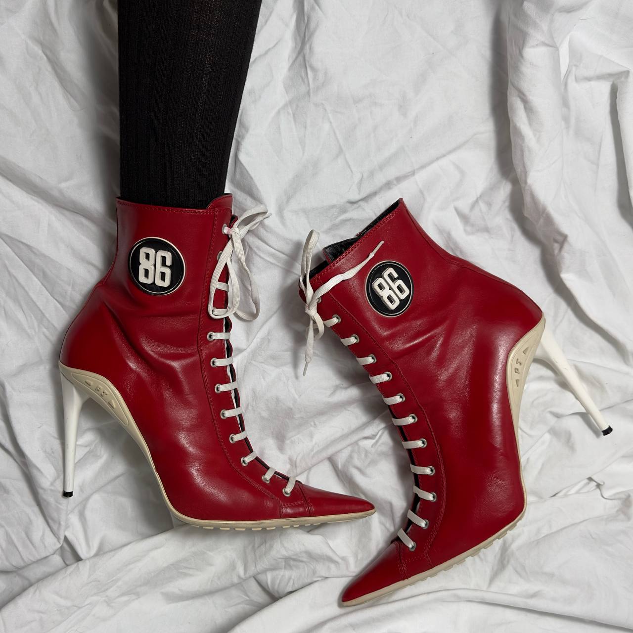 Le Silla Vintage Sporty Lace Up Heels