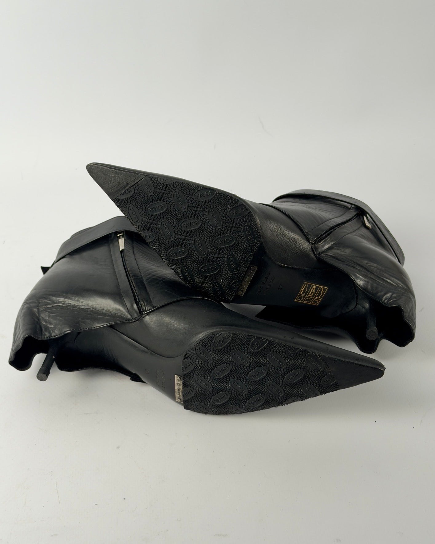 Dolce & Gabbana 2003 Buckle Boots — 37