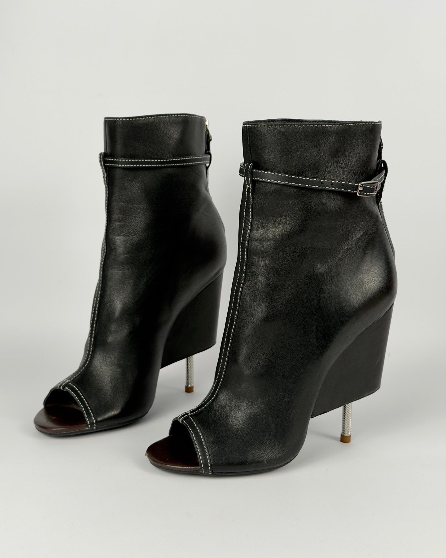 Givenchy S/S 2015 Narlia Runway Leather Ankle Boots — 39
