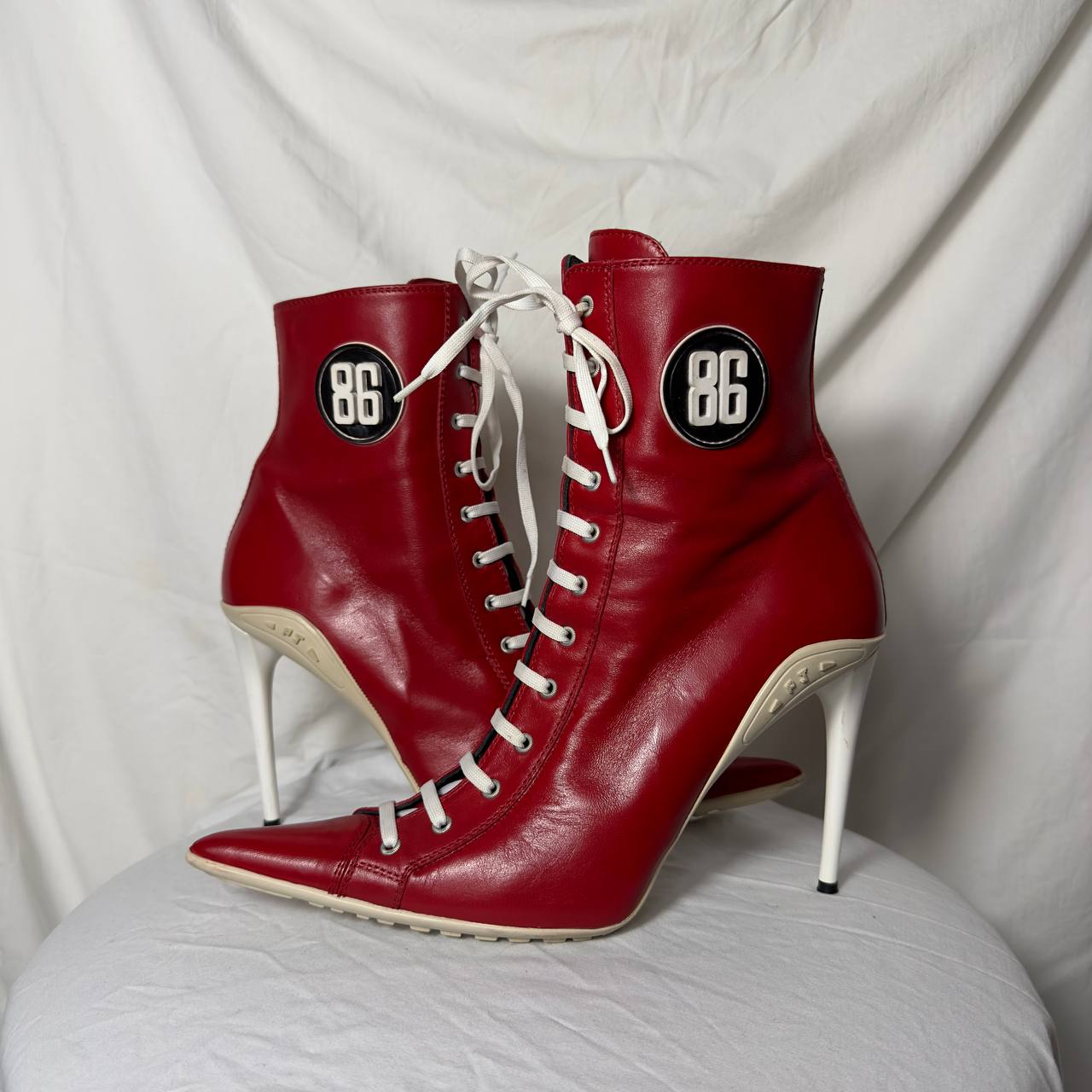 Le Silla Vintage Sporty Lace Up Heels