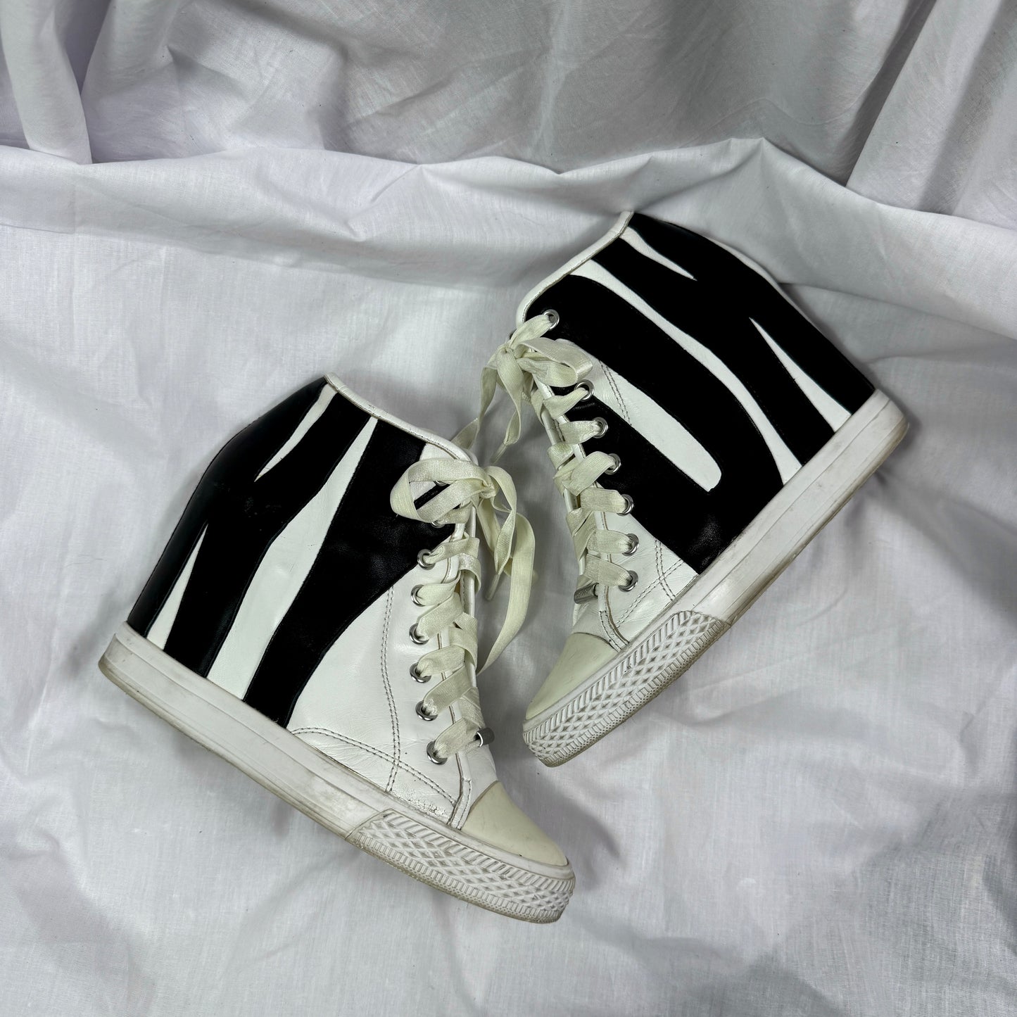DKNY Vintage Wedge Sneakers 39.5/40
