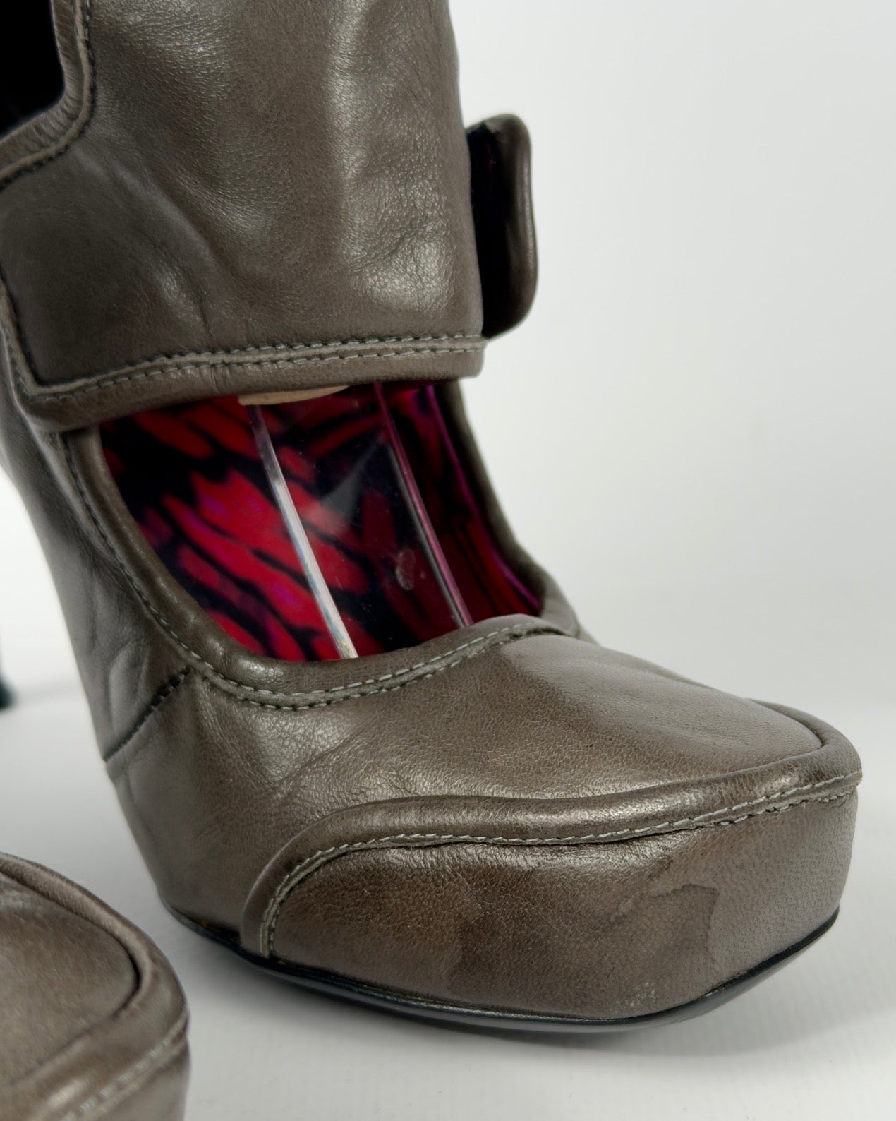 Celine FW 2008 Runway Low Boot Leather Heels — 36