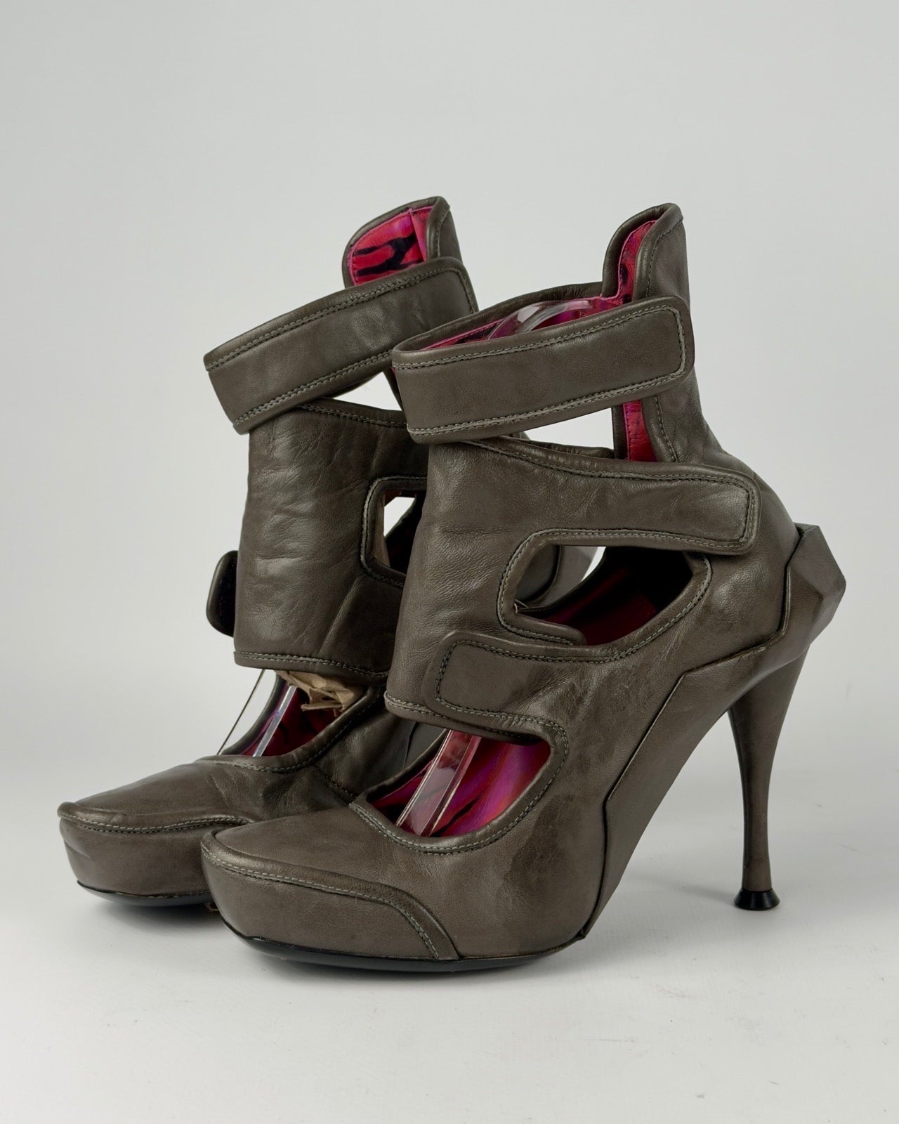 Celine FW 2008 Runway Low Boot Leather Heels — 36