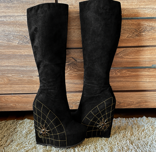 Vintage Spiderweb Wedge Boots — 37