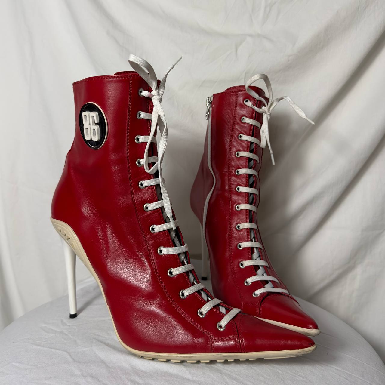Le Silla Vintage Sporty Lace Up Heels