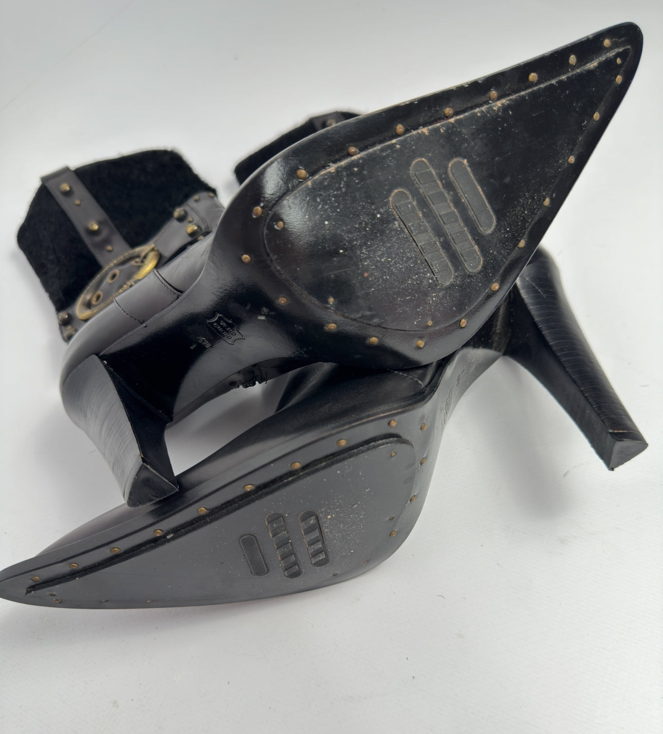 Vintage Leather Boots — 40